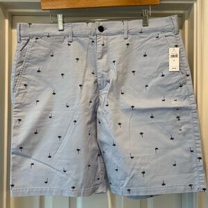 NWT Men’s GAP Light Blue Chino Shorts with Palm Tree Print